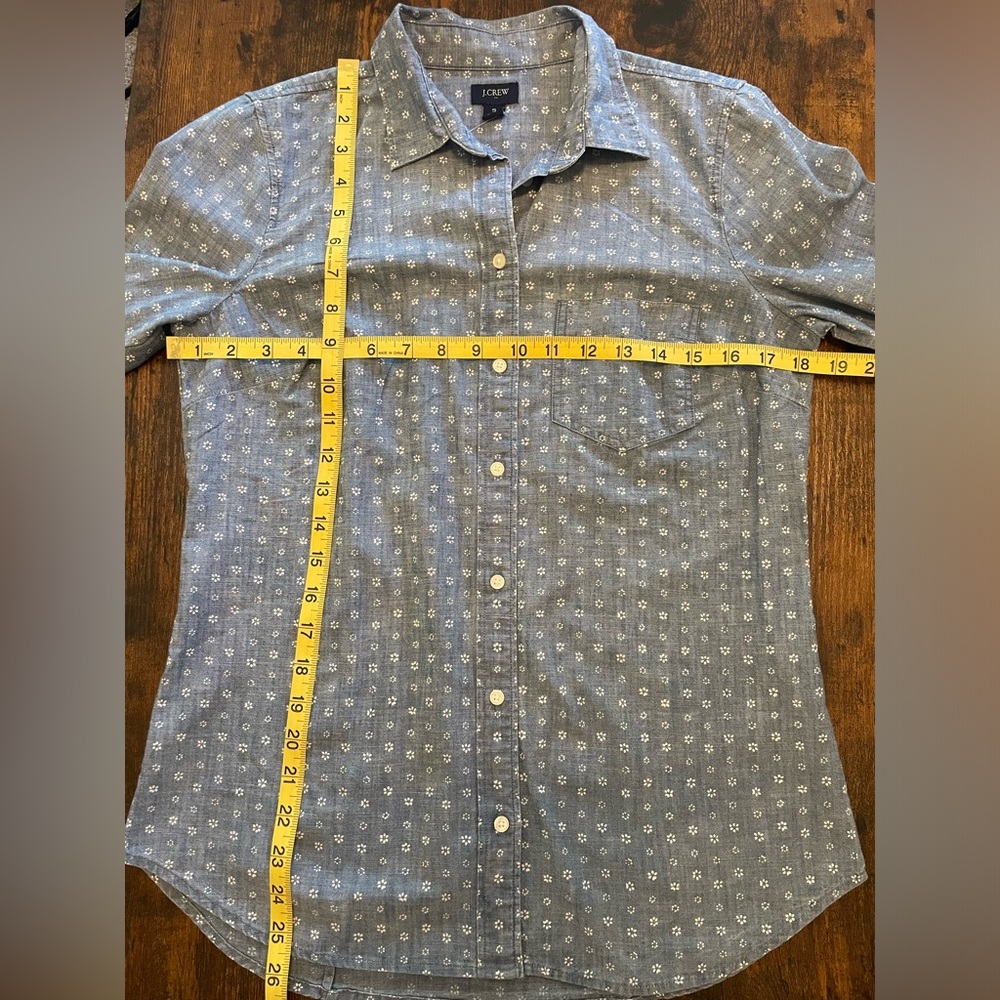 J Crew - NWT Long Sleeve Button Down Floral Print Chambray Shirt. Size small - Picture 11 of 11